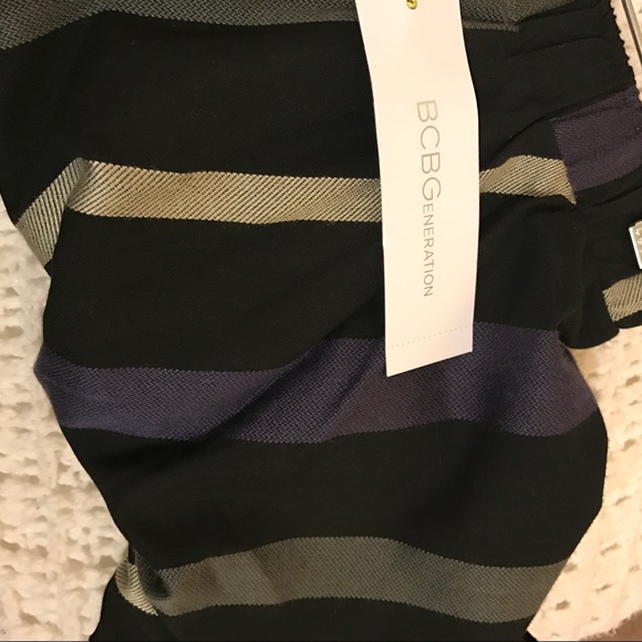 BCBG skirt- Small - Picture 6 of 8