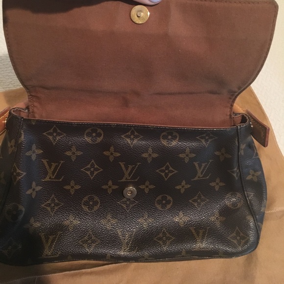 Louis Vuitton Handbag - Picture 3 of 8