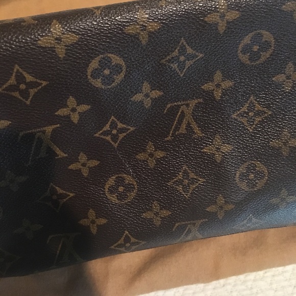 Louis Vuitton Handbag - Picture 6 of 8