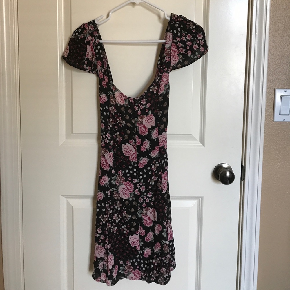 Floral dress. NWOT.