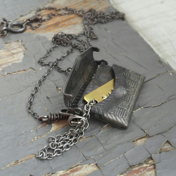 Dainty little envelope that opens & stamped tag charm necklace - Picture 4 of 5