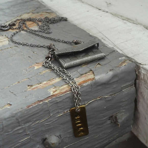 Dainty little envelope that opens & stamped tag charm necklace - Picture 5 of 5