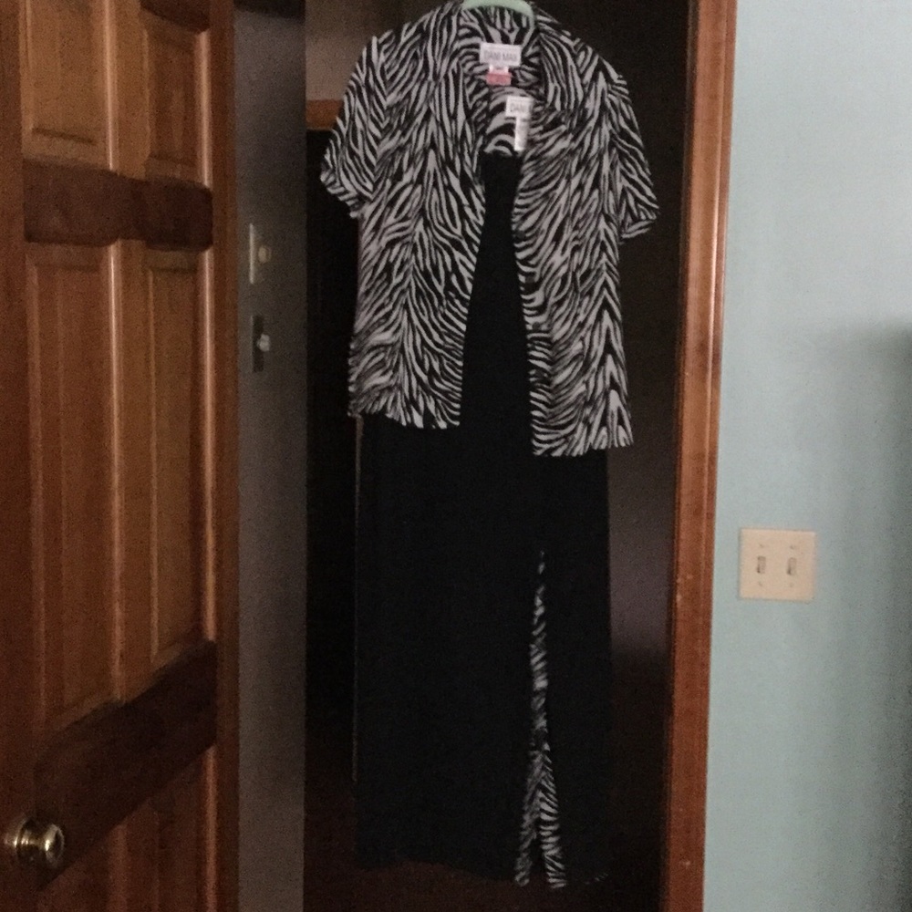 Back midi dress with zebra accents