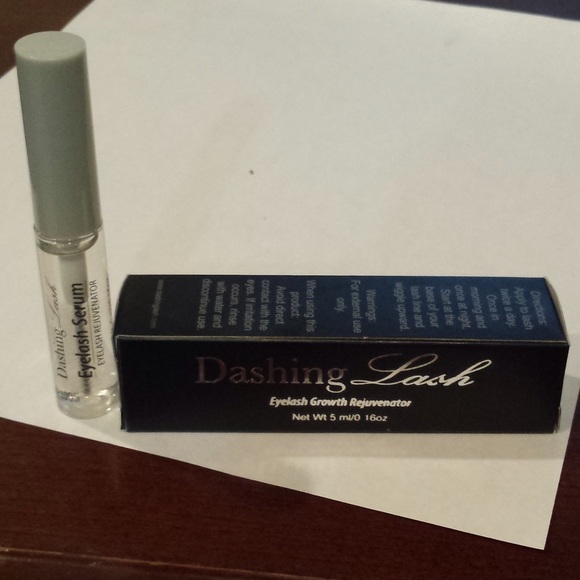 🦚New 🦚 Eyelash Rejuvenating Growth Serum - Picture 2 of 3