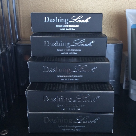 🦚New 🦚 Eyelash Rejuvenating Growth Serum - Picture 3 of 3