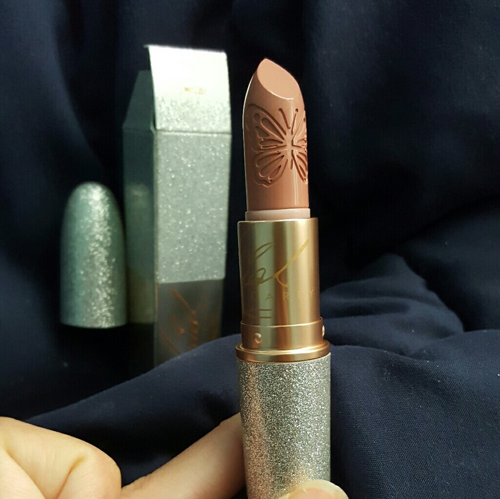 Mac X Mariah lipstick in Mcizzle LE