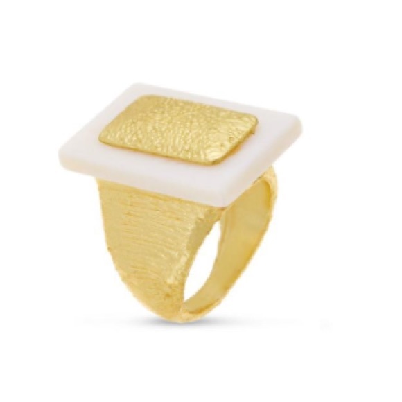 Mother of Pearl White & Gold Statement Ring - Picture 3 of 8