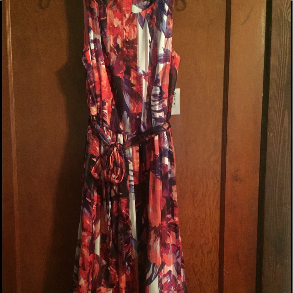 Women's sleeveless dress with sash tie