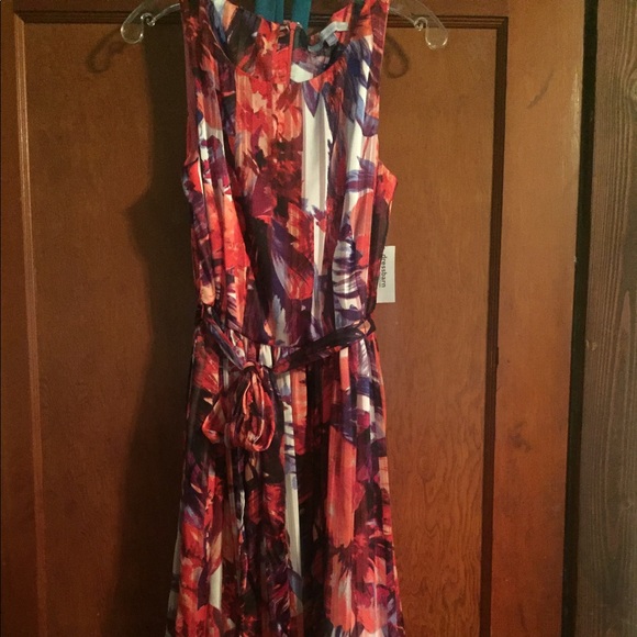 Women's sleeveless dress with sash tie - Picture 2 of 3