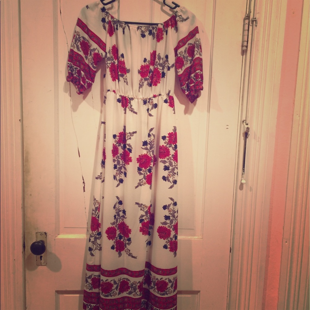 Floral patterned off the shoulders Maxi!