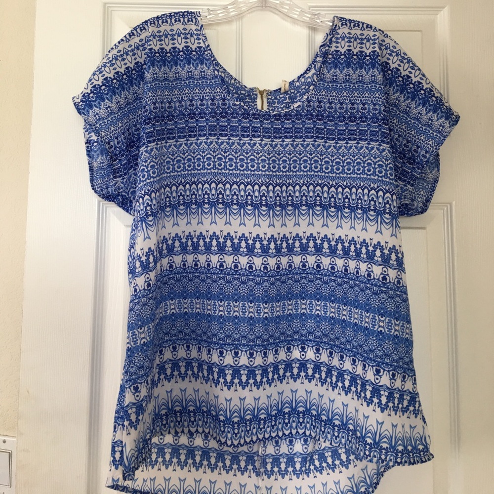 Blue patterned short sleeve shirt