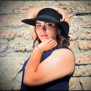 Meet your Posher, Hope