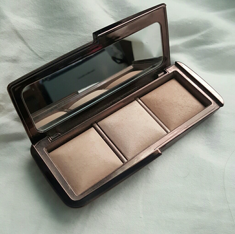 Hourglass ambient lighting oalette