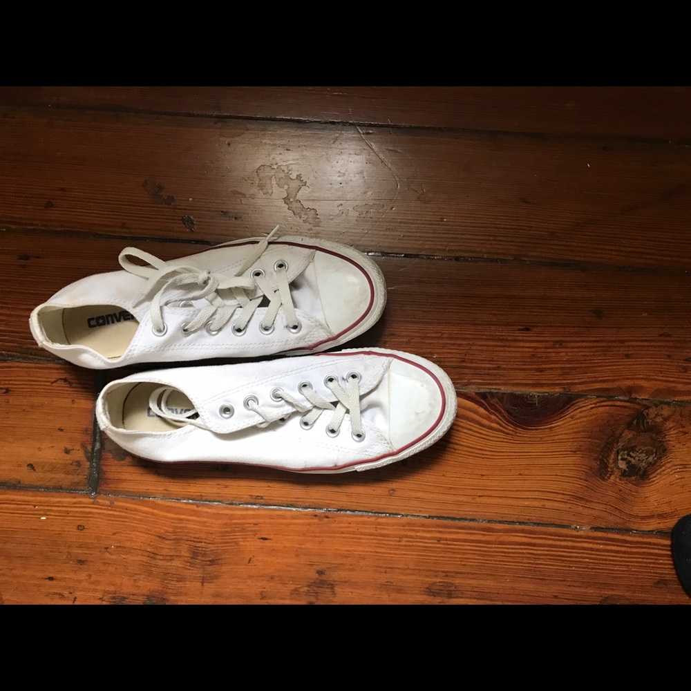 WHITE CONVERSE! Size 7 men! Size 9 women's!