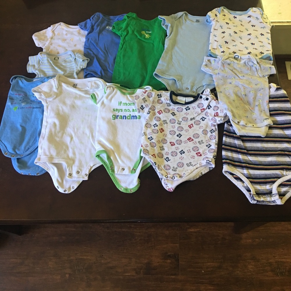 Lot of 12 onesises
