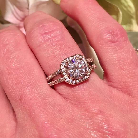 Halo fashion ring! - Picture 2 of 4