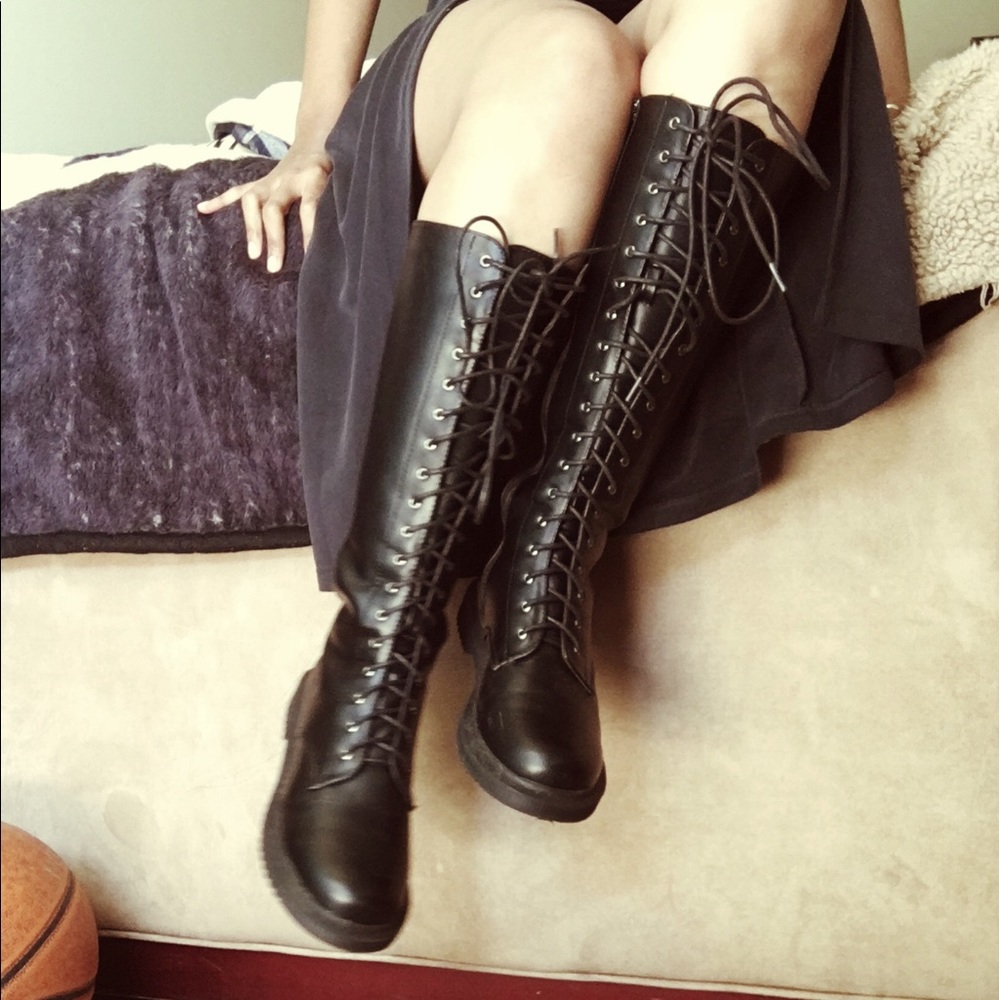❌sold❌Tall combat boots like new
