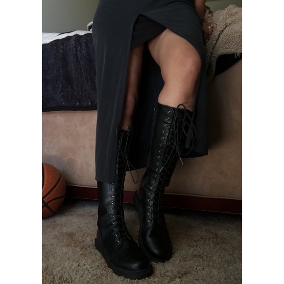 ❌sold❌Tall combat boots like new - Picture 2 of 3
