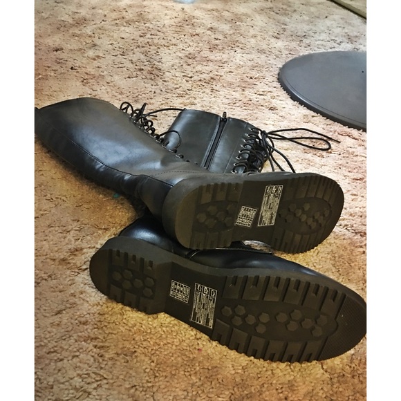 ❌sold❌Tall combat boots like new - Picture 3 of 3