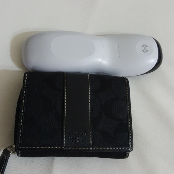 Coach - Picture 7 of 7