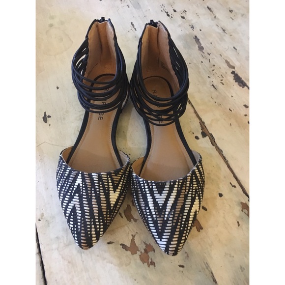 White And Black Pointed Toe Flats - Picture 2 of 4