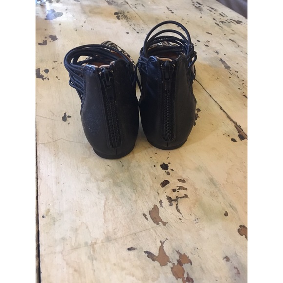 White And Black Pointed Toe Flats - Picture 4 of 4