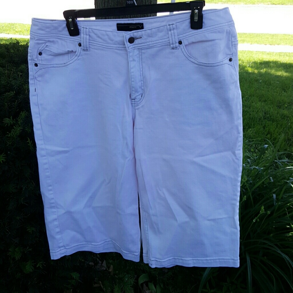 Venezia white with gold stitching capris