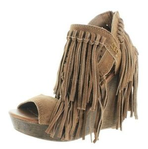 New Naughty Monkey Just Dandy tan wedges 9 fringe