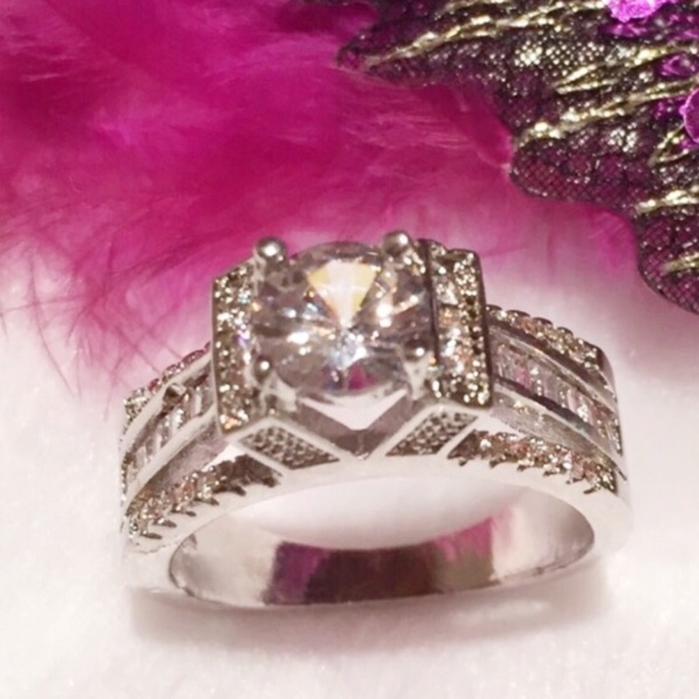 Stunning engagement/fashion ring!