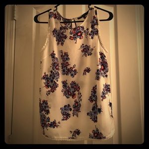 Floral shirt. Size MEDIUM.