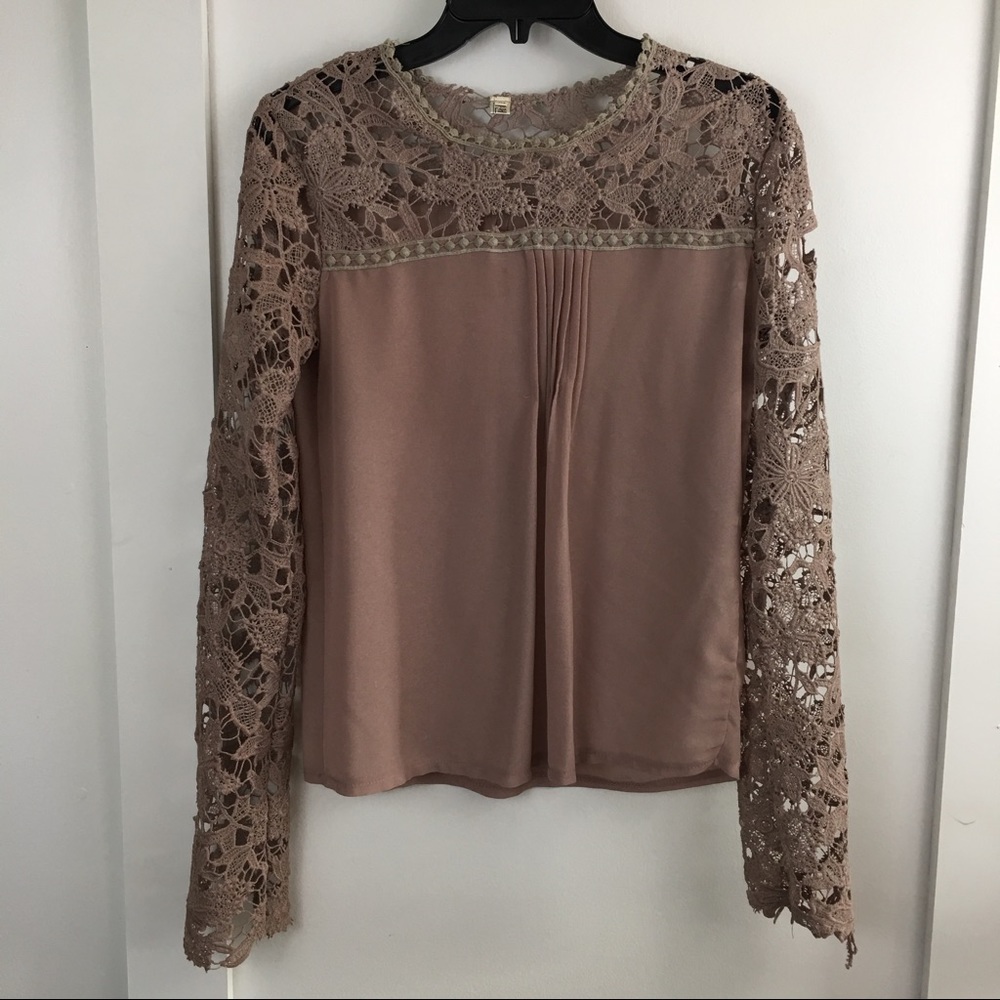 Women's blush blouse. Size M