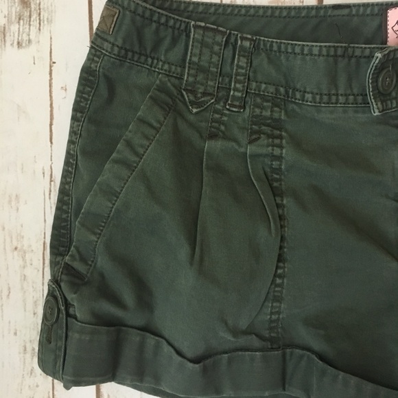 Juicy couture shorts size 10 - Picture 3 of 5