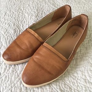 Bass leather slip on sneaker