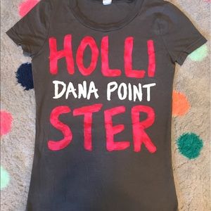 Hollister size small tee.