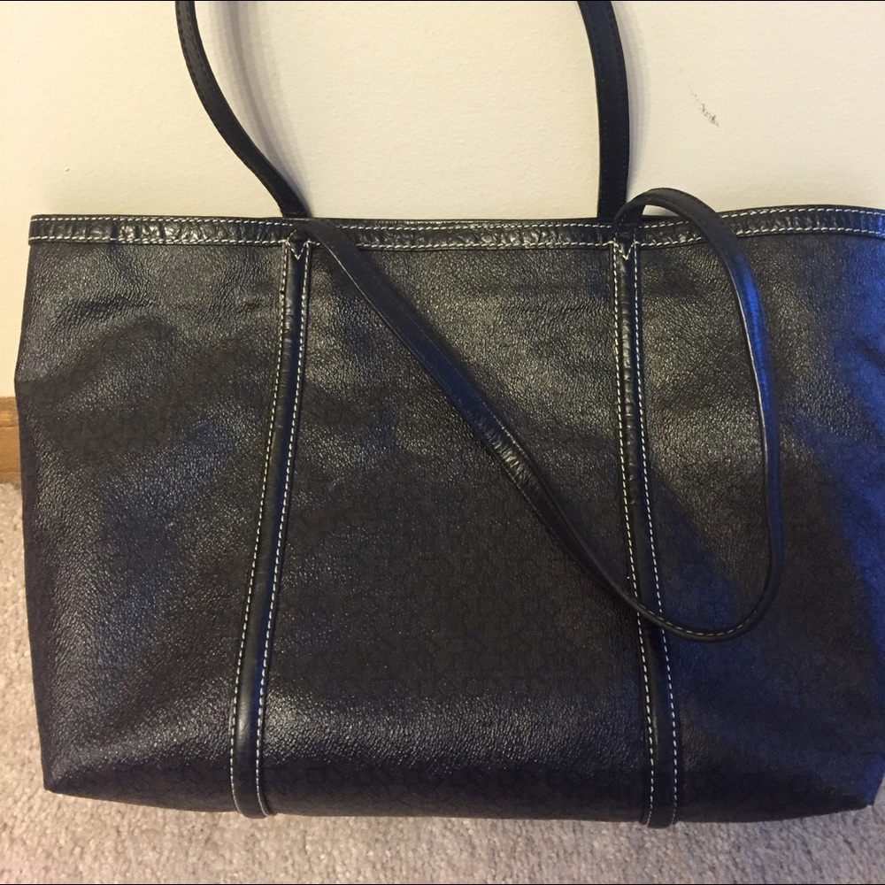 DKNY medium sized tote bag   USED !!