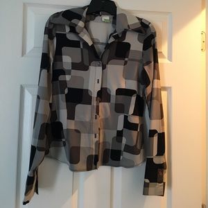 Really cute different shades of gray&black blouse!