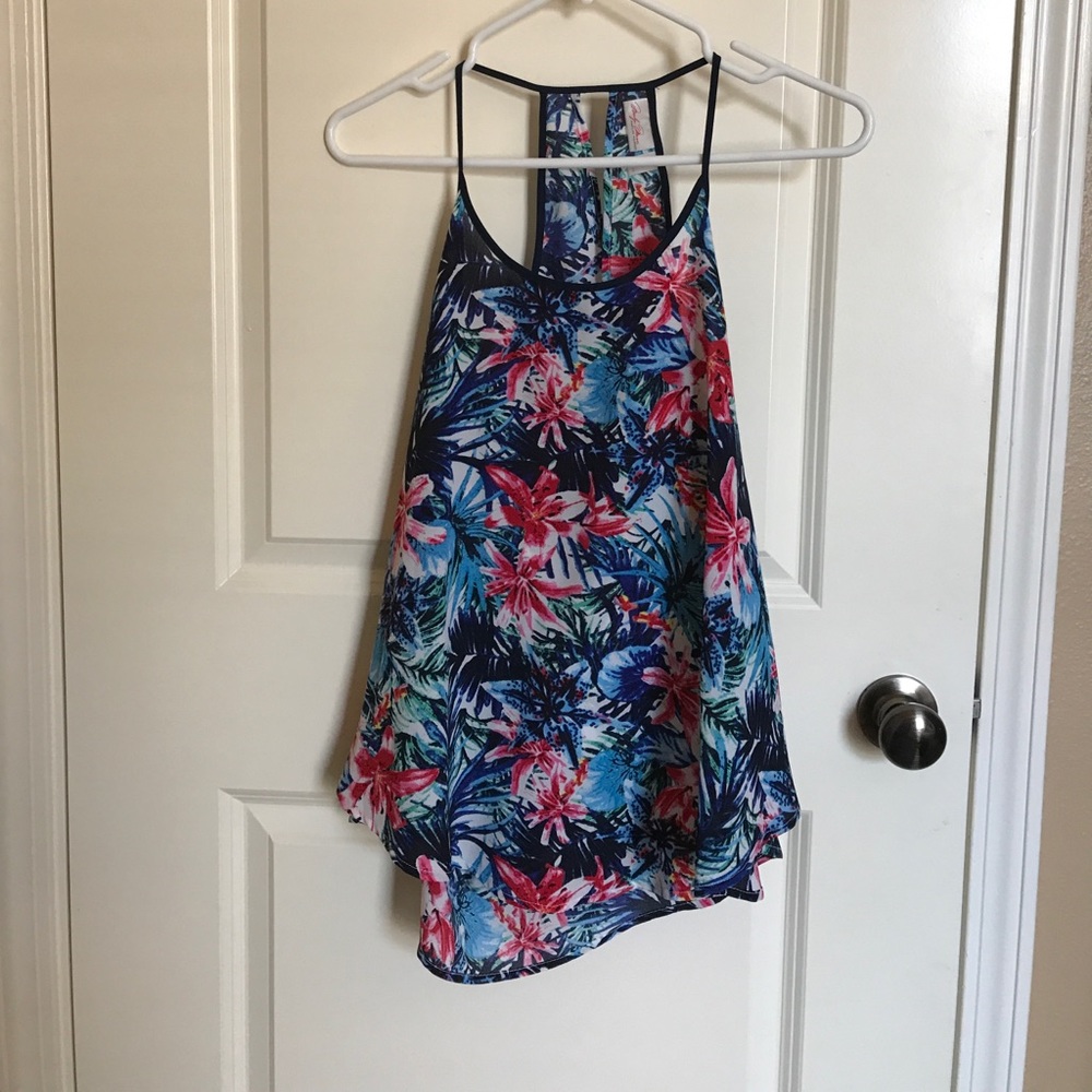 Floral top. NWOT.