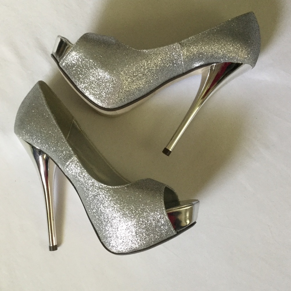 Sparkling Silver high heel shoes. Size 7M