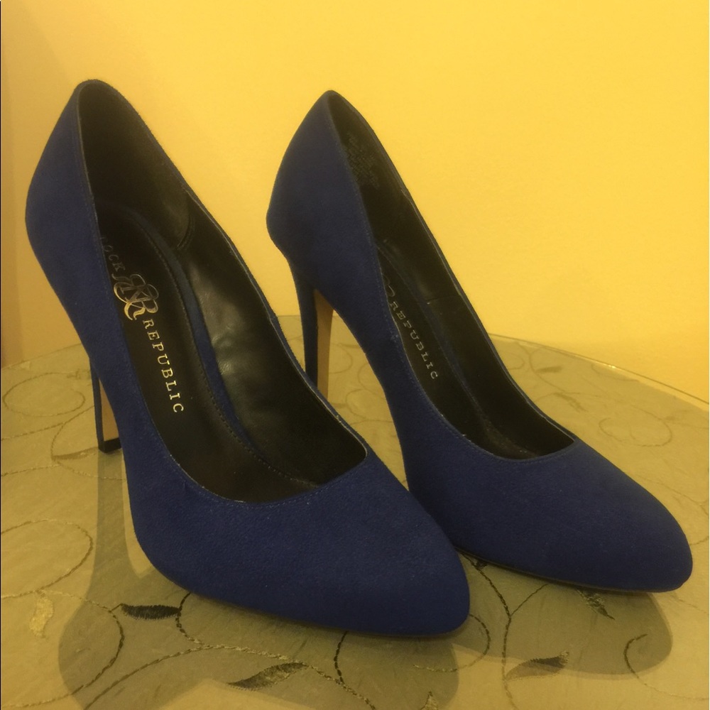 Suede Pumps