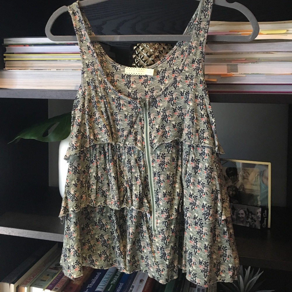 Cute urban outfitters ruffle tank