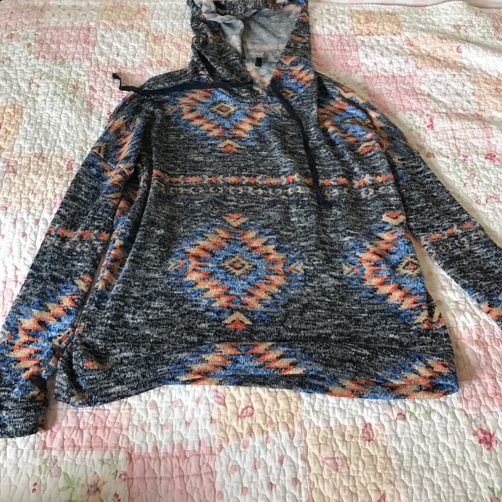 Tribal print sweatshirt. ❤️ Bundle 3 for $25 ❤️