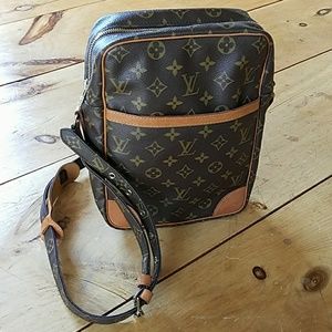 LOUIS VUITTON Large Crossbody & Dustbag 💖