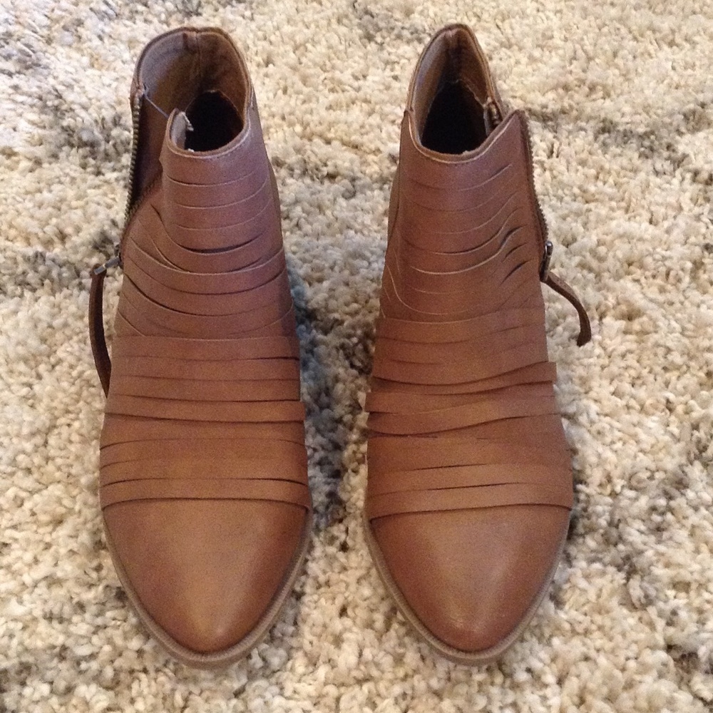 Circus by Sam Edelman tan bootie