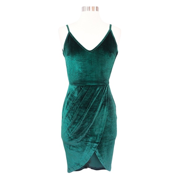 ❗️FINAL PRICE❗️Green Backless Velvet Bodycon Dress - Picture 5 of 7