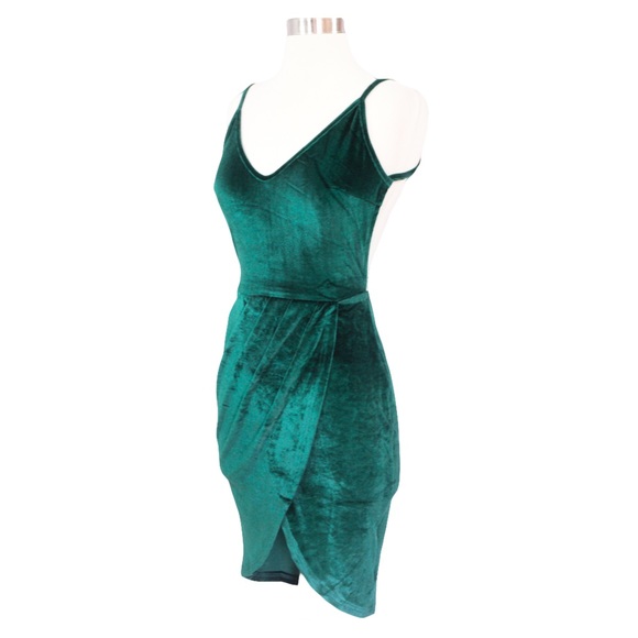 ❗️FINAL PRICE❗️Green Backless Velvet Bodycon Dress - Picture 6 of 7