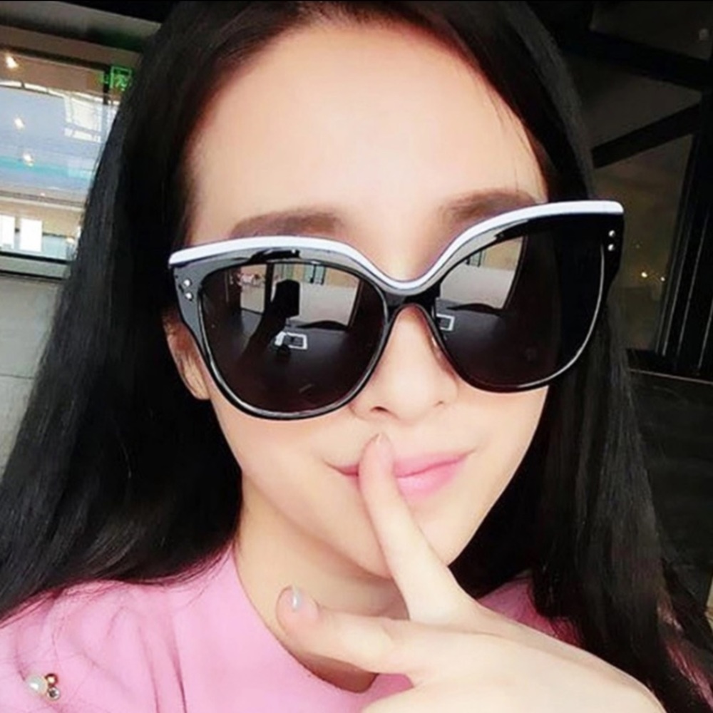 HP🎉 LAST ONE! Cat Eye Sunglasses - Picture 4 of 4