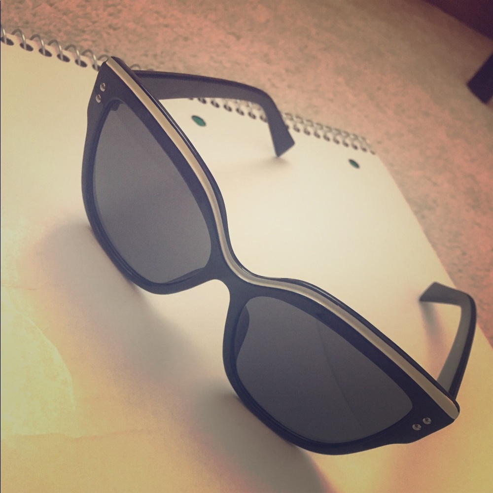 HP🎉 LAST ONE! Cat Eye Sunglasses - Picture 3 of 4