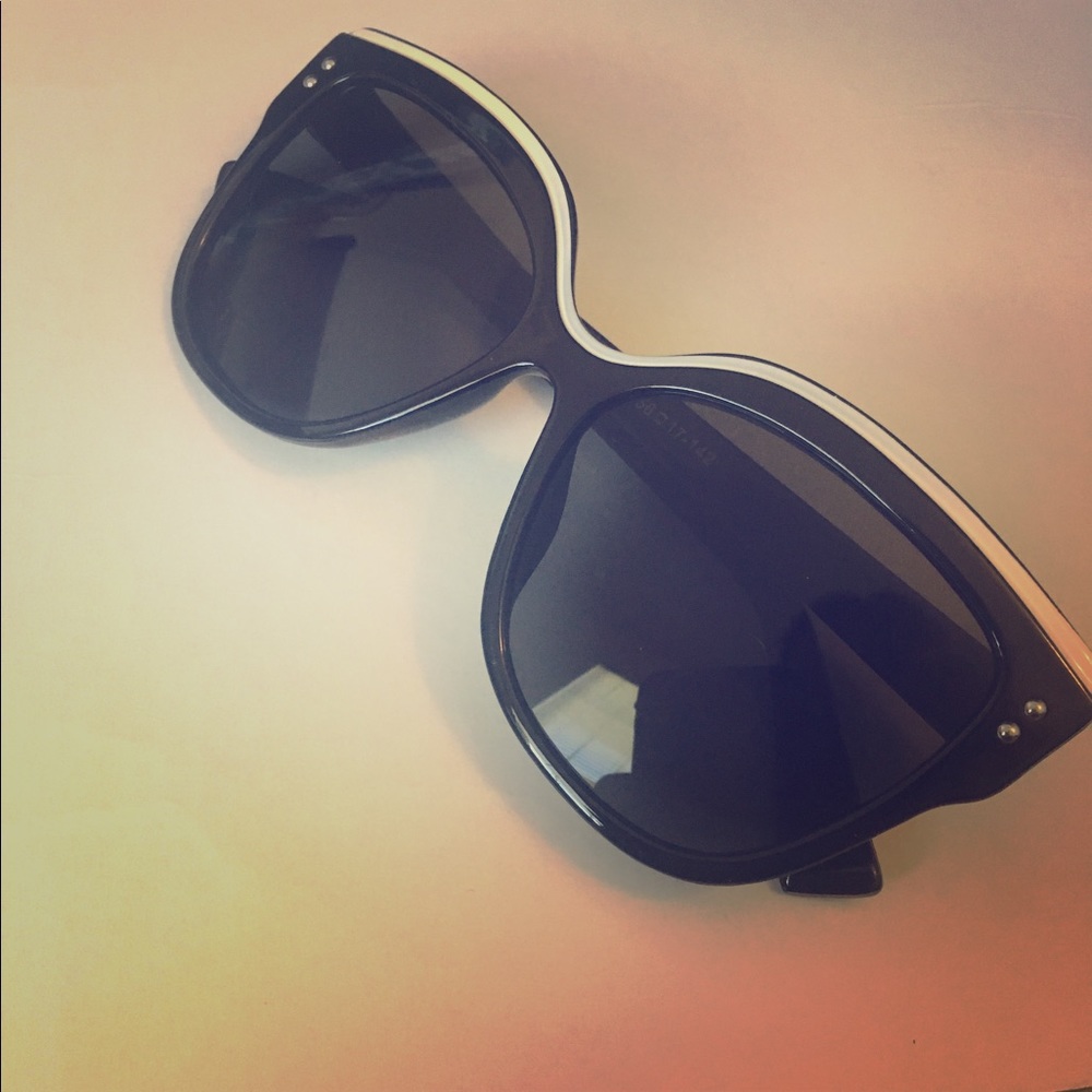 HP🎉 LAST ONE! Cat Eye Sunglasses - Picture 2 of 4