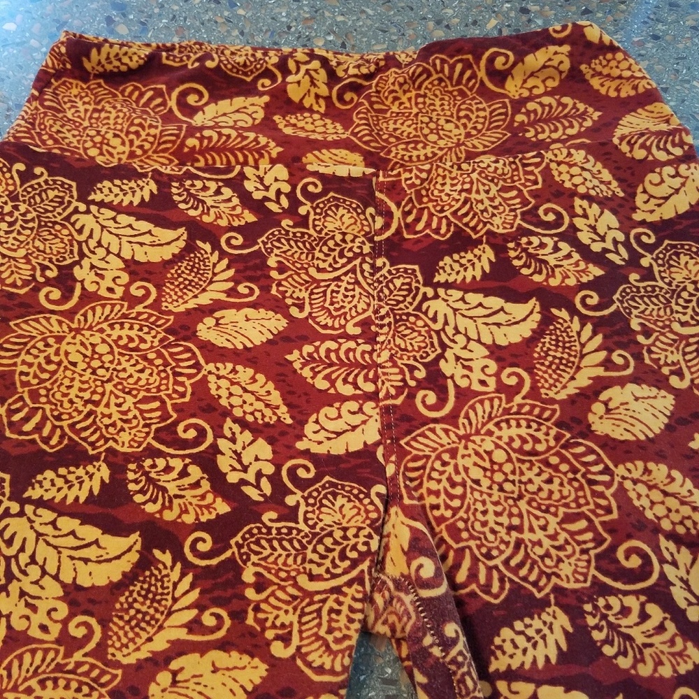Lightly worn one size leggings