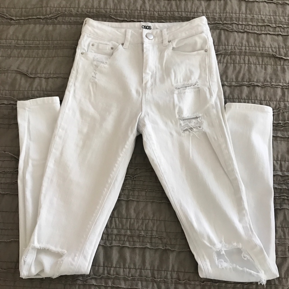 White distressed skinny jeans